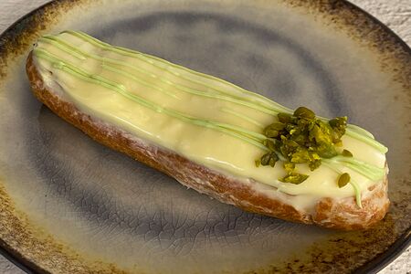 Эклер Фисташковый