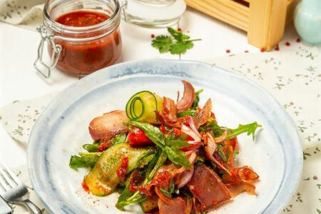 Салат с бастурмой