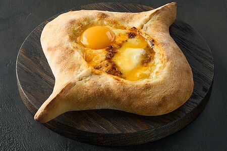 Хачапури по-аджарски ламаджо (лодочка)