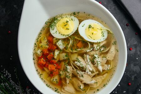 Куриный бульон с лапшой