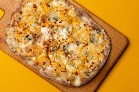 Римская пицца Четыре сыра средняя