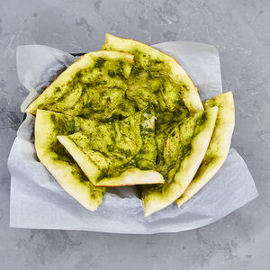 Хлеб фокачча с соусом песто