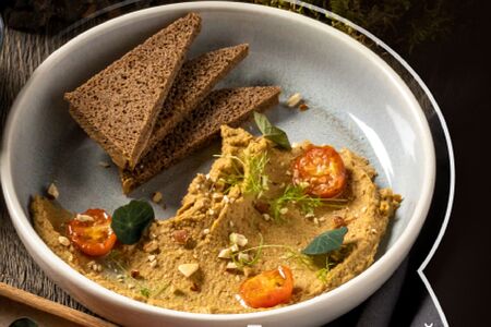 Подкопченный паштет из цыпленка с томатами