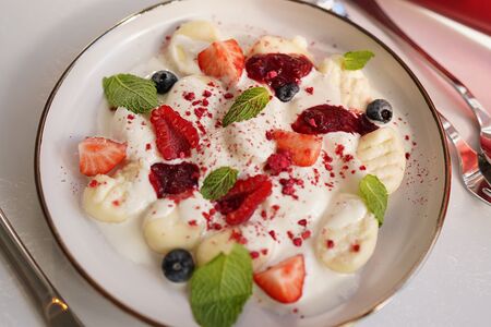 Ленивые вареники в кокосовом соусе