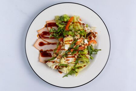 Салат с соусом Барбекю