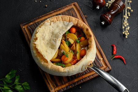 Нежное жаркое в сливочном соусе с томленой телятиной