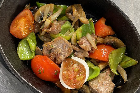 Горячая сковородка со свининой