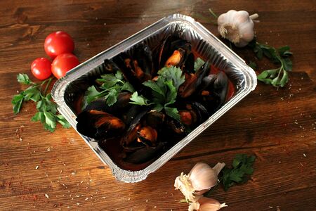 Мидии в томатном соусе