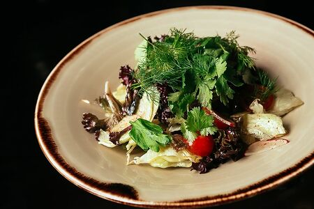 Овощной микс с пикантной заправкой