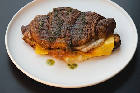 Мятый круассан