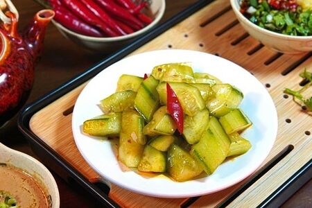 Огурцы в соевом соусе с чесноком