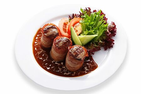 Миньоны из говяжьей вырезки под соусом демиглас