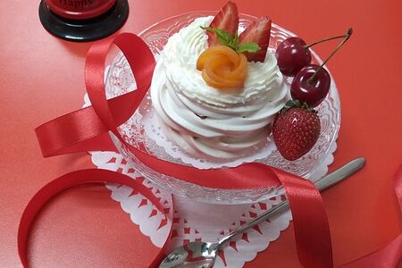 Пирожное Павлова ручной работы с лимонным курдом