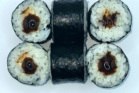 Ролл Маки с угрём