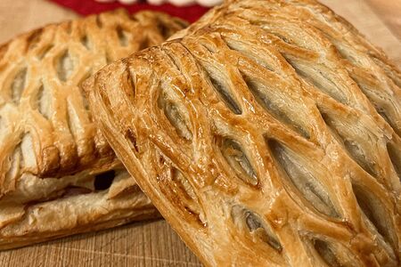 Слойка с вишней