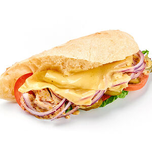 Сэндвич в чиабатте с томленой курицей