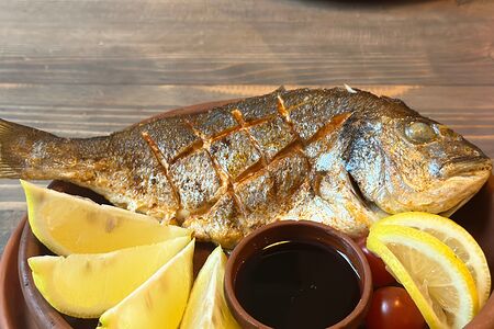 Дорадо, запеченное в тоне