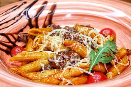 Пенне Ригате с ростбифом