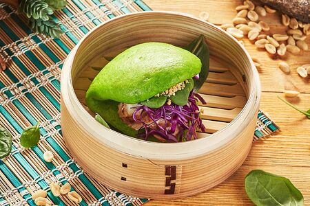 Бао со свининой Тясю