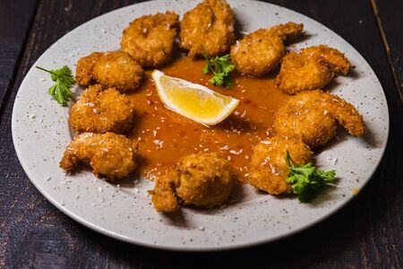 Тигровые креветки в кокосовой темпуре