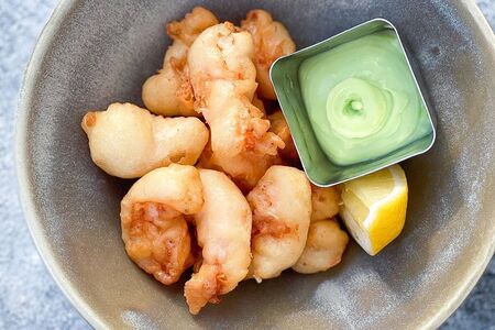 Креветки попкорн с соусом спайси