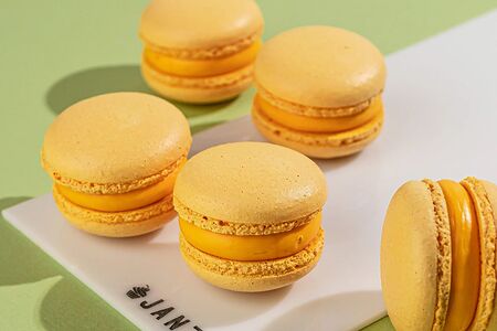 Макаронс со вкусом апельсина