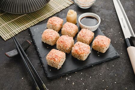 Ролл Острая креветка в кунжуте