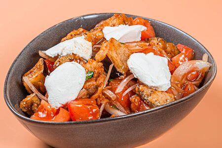 Салат с хрустящими баклажанами