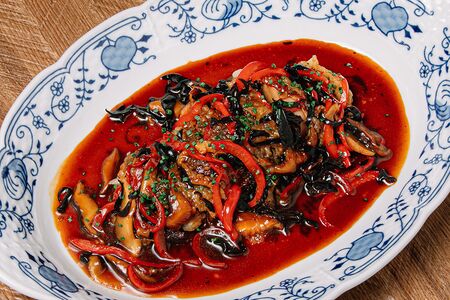 Утка с древесными грибами