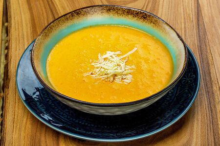 Крем-суп морковный с копченым сулугуни