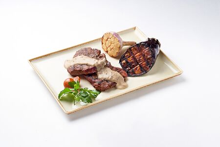 Медальоны из говядины