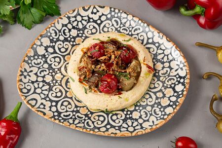 Хумус с печёным баклажаном и узбекскими томатами