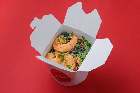 Черная лапша с овощами