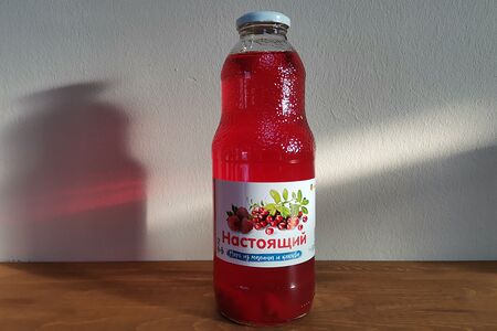 Морс из малины и клюквы Алонка