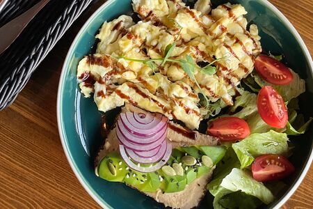 Скрэмбл с авокадо