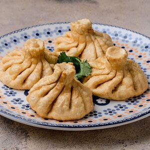 Хинкали с цыпленком чкмерули жареные