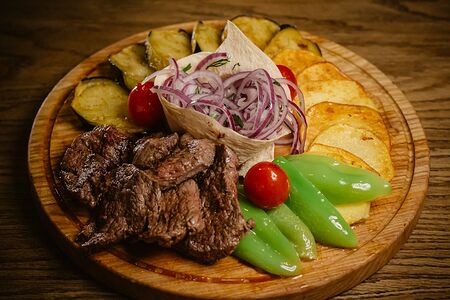 Вкус лета говядина с овощами