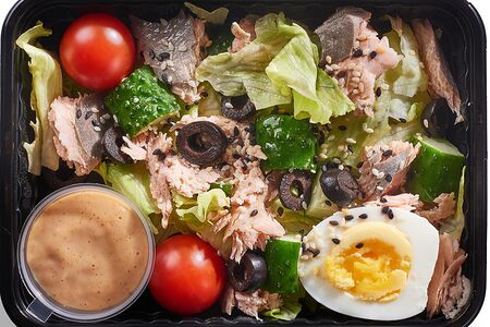 Салат с запеченной горбушей