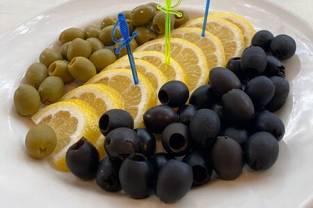 Оливки и маслины