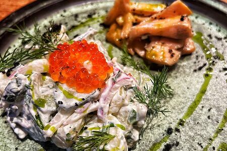 Салат Русский с копченым лососем