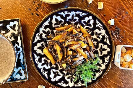 Картофель с луком и грибами