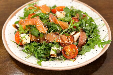 Салат с лососем