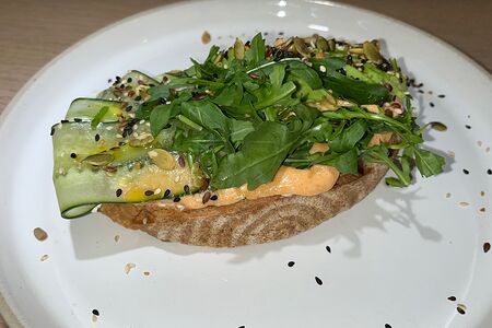 Тартин с авокадо и вителло-тоннато