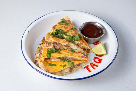 Кесадилья с брискетом