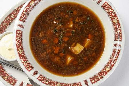 Грибной суп с перловкой и сметаной