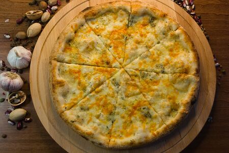 Пицца Четыре сыра с трюфельным маслом