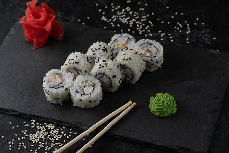 Острый ролл с креветкой