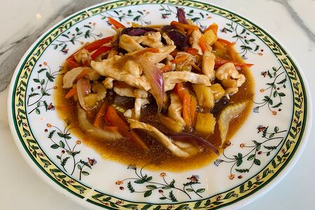 Курица в сладком чили соусе с овощами