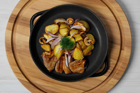 Сковородка со свининой