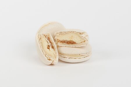 Макарон соленая карамель